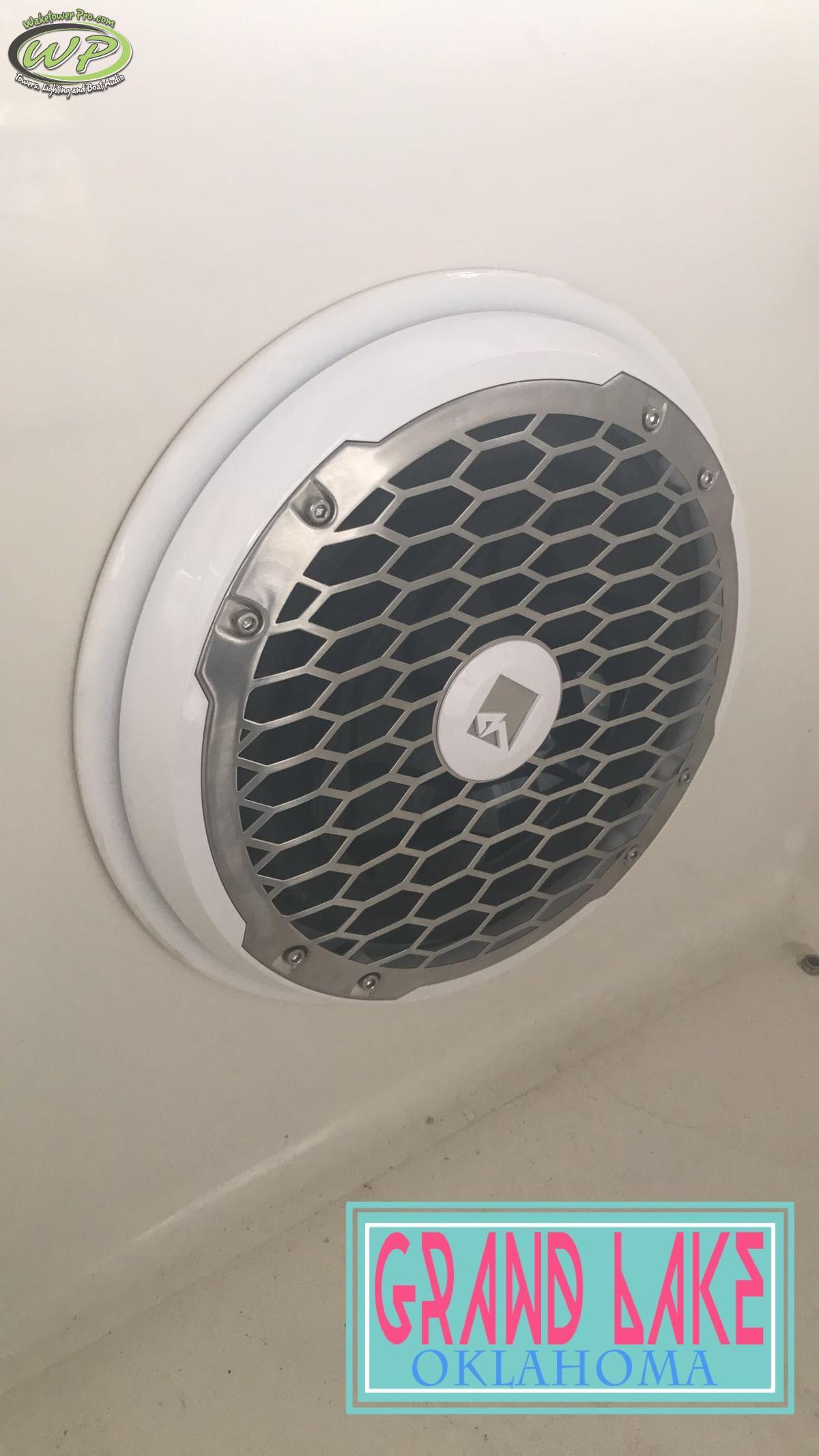 Carver 320 Voyager