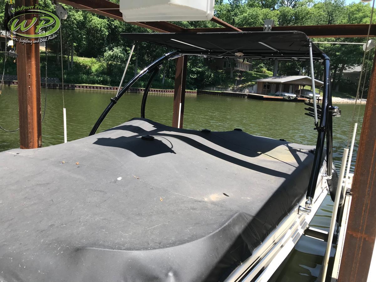 Hurricane Sundeck 212